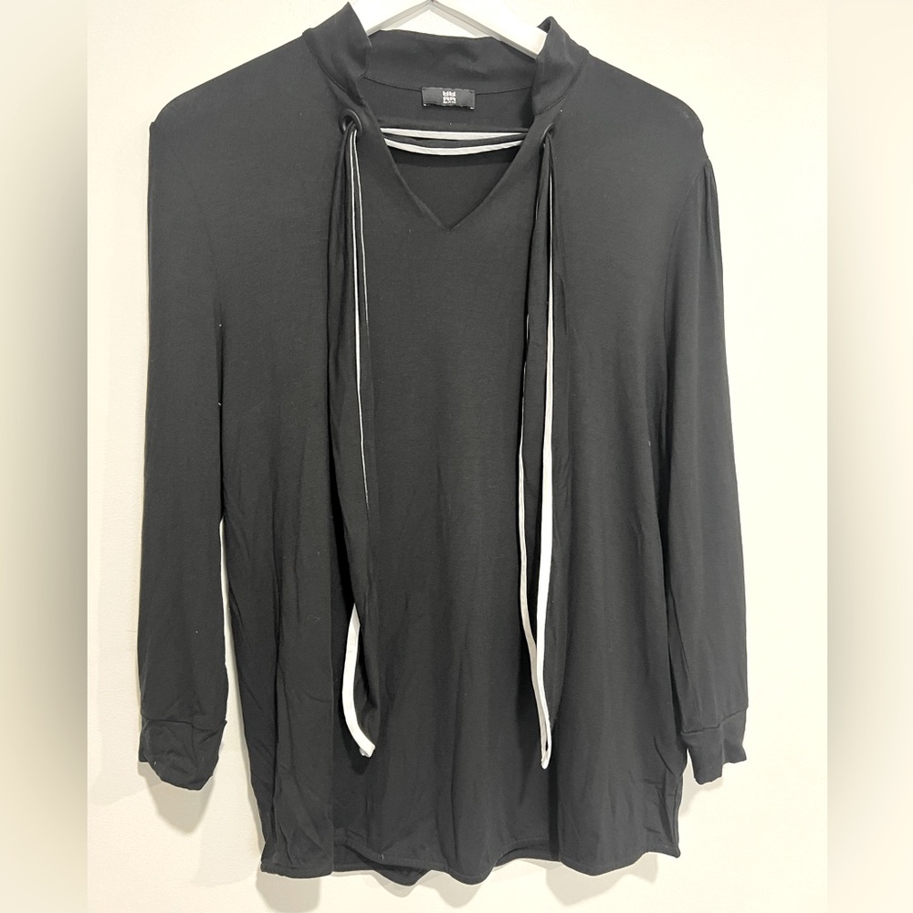 HIGH QUALITY Riani  light, stretchy Black Blouse with black/white Neck Ribbon